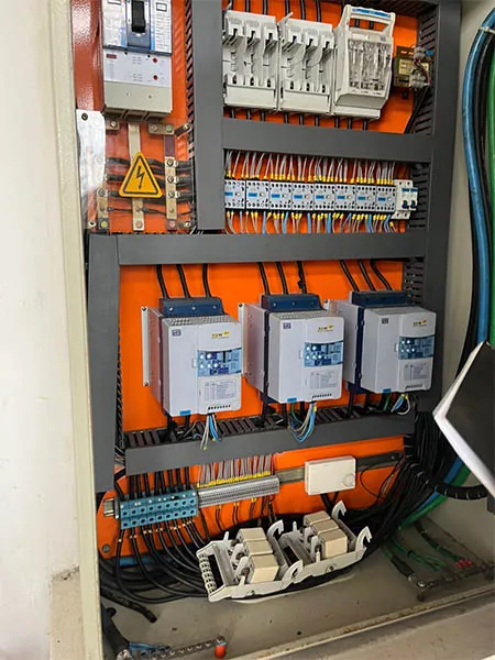 Painel de comando instalado pela SOS Bombas e Máquinas